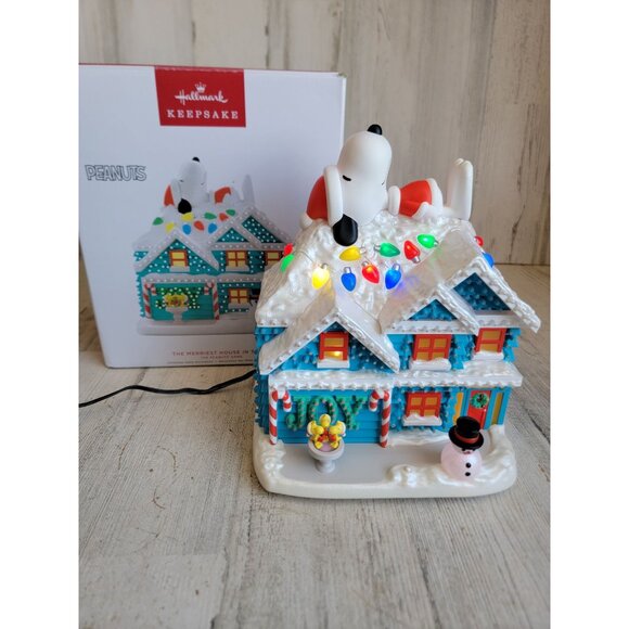 Hallmark Merriest house in town Snoopy figure Xmas Woodstock - Picture 1 of 9